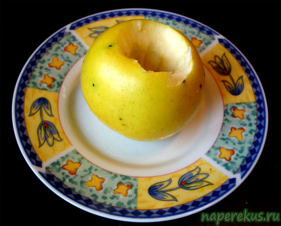 Печеное яблоко с изюмом и орехами - 2